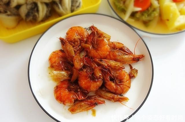 天冷了,三餐都要认真做,晒下我家的晚餐,两口人的餐桌,温暖!