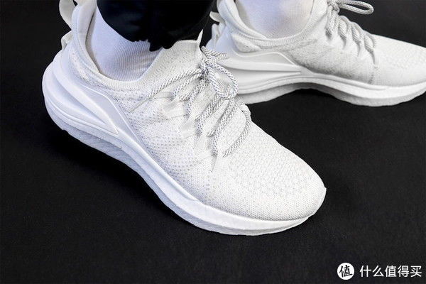 后跟 笔点酷玩 篇四百六十一：平价耐穿又好看，小米运动鞋4升级版：日常元素运动生活鞋4繁星版体验