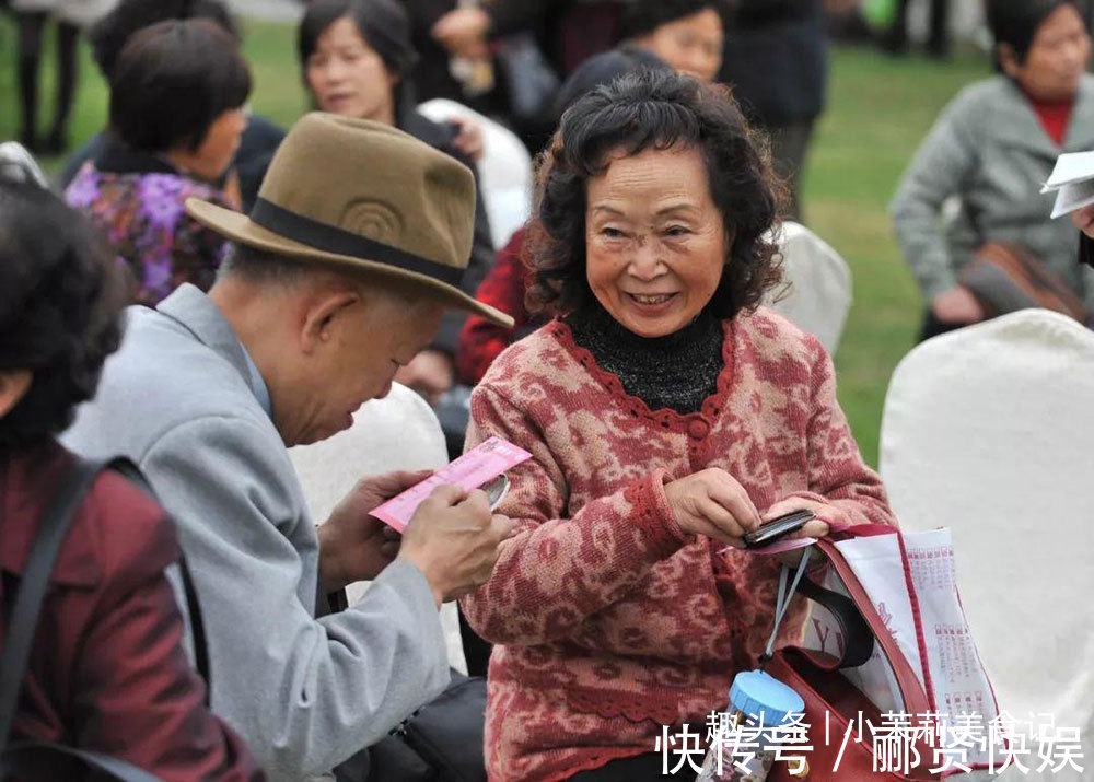中老年人|建议中老年人，有钱少买保健品，“常吃6样，做3事”，健康又长寿