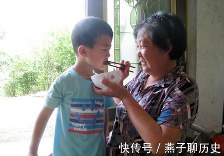 高原红|过年期间奶奶带了7天的娃，把妈妈逗乐，萌娃变成了二狗子