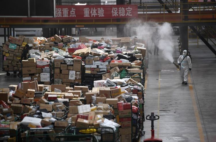 存活|接触快递感染新冠?专家：普通民众通过“物传人”的方式感染概率极低