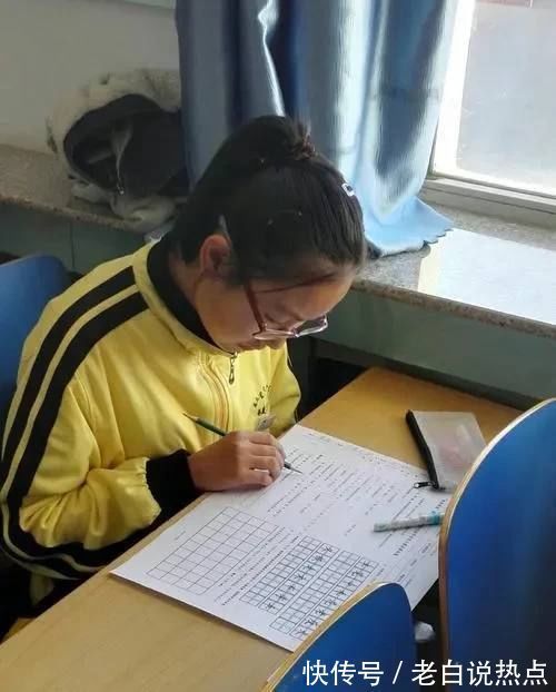 学生#别苦苦练习“柚圆体”了,资深班主任坦言,还是楷体最“正经”