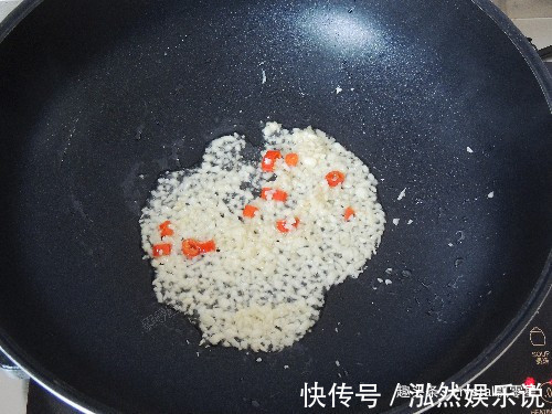 蒜蓉酱汁|鸡胸肉蒸着吃,鲜嫩多汁超入味,开胃下饭两不误,一盘不够吃