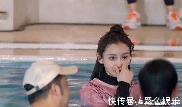 惩罚|杨颖接受惩罚落入水中,抬起头时鼻子突然“变形”伸手救场都晚了