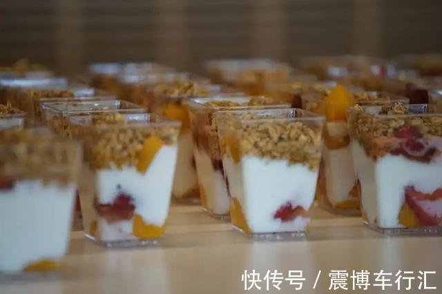 全脂酸奶|牛奶和酸奶,到底哪个更补钙?哪个营养价值更高?这文讲明白了