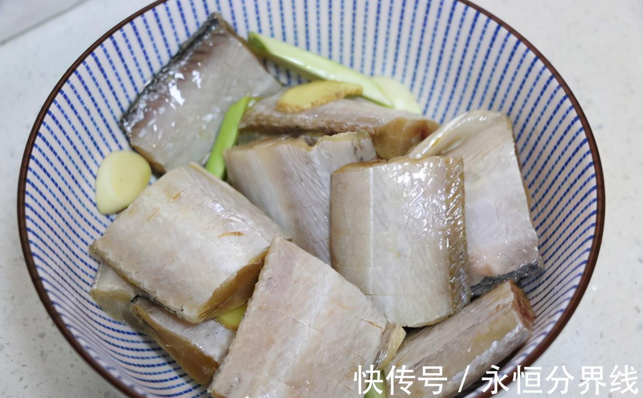 煎鱼|不管煎什么鱼,切忌直接下锅,学会这1招,鱼肉不破不粘锅