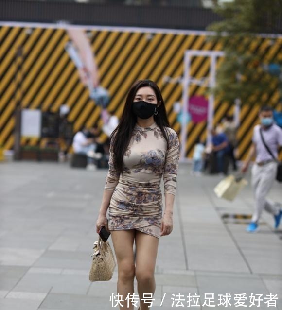 外套|连衣裙的穿搭各具特色,要讲究色彩搭配,轻松变女神