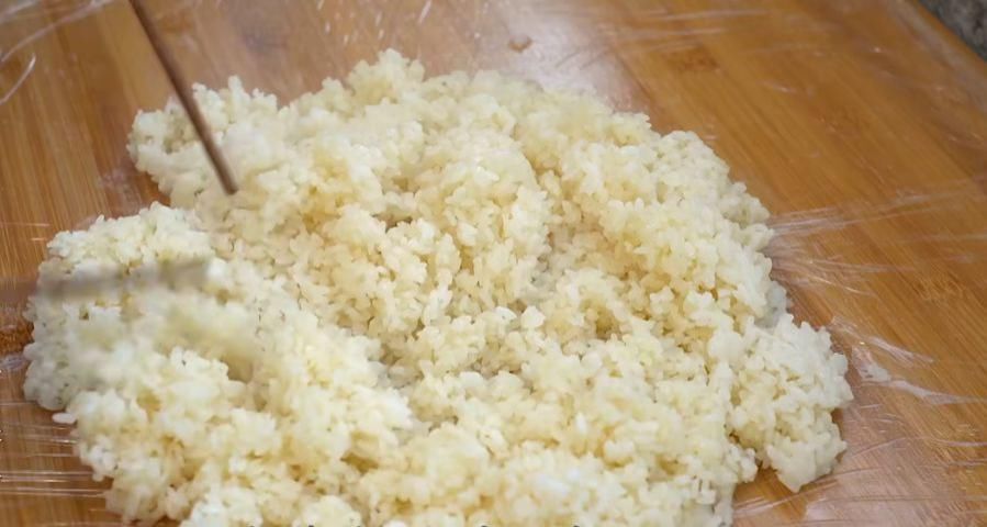 糯米这样做太好吃了,上锅一蒸一烙,香甜软糯,全家人都爱吃