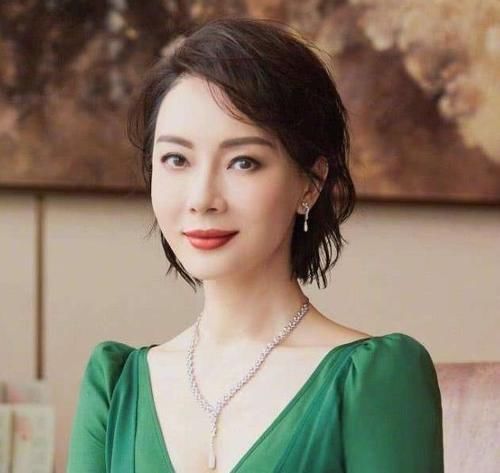 面部 建议中年女人,别剪这2种“显老发型”,换成另外2种,更精致减龄