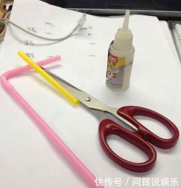 这些矿泉水瓶不要扔,它还能变身自动浇花器,一年省下不少钱!