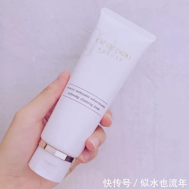 肌肤|热门补水洗面奶测评：用后黑头和痘痘消失了，让肌肤更加细润如脂