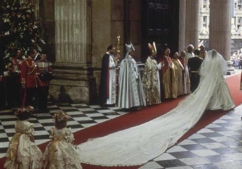 蕾丝|各国王妃的婚礼头纱设计,丹麦王妃的最华丽、梅根的很用心