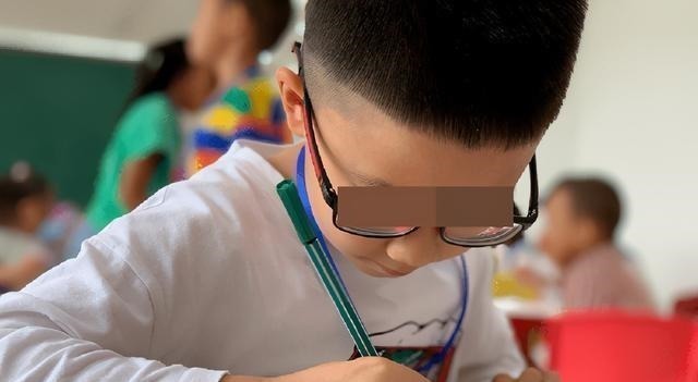 反思|“学霸”孩子大多都有4个特征,偶尔贪玩也不要紧,你家娃占几条