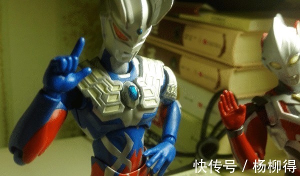 孩子|孩子弄坏奥特曼手办,被邻居怒砸神像,事情的转机太戏剧性