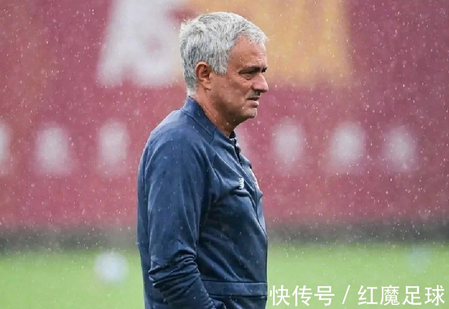 天空体育|意媒:穆帅盘活罗马进攻端!英记者和穆帅合影!佩莱格里尼获奖