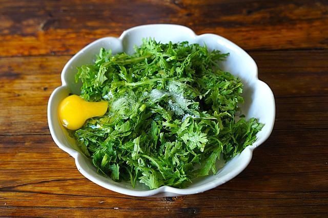 入秋后,多给家人用这菜做早餐饼,味道清香又营养,10分钟全搞定