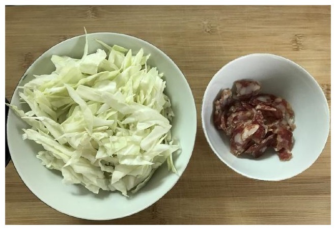 吃剩的饺子皮这么做,既当饭又当菜,老妈也直夸我真能干