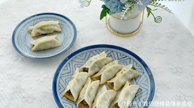 三月,这野菜鲜美可口,做成锅贴鲜嫩多汁又美味,吃货不要错过