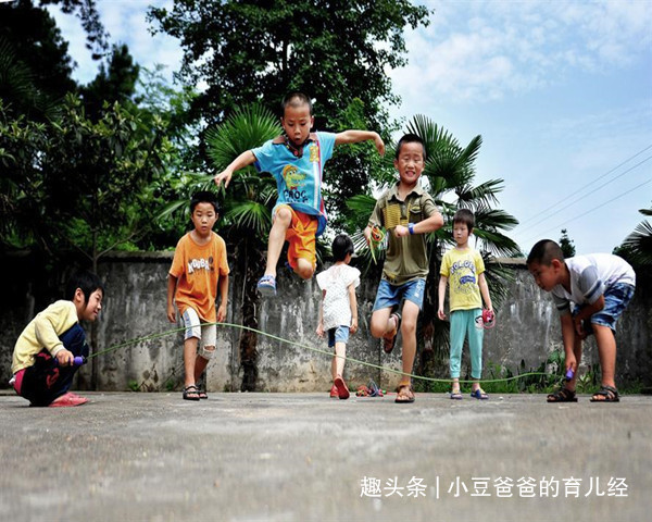 钙片|孩子一睡觉就出汗，是身体虚弱还是缺钙父母记住3个“关键词”