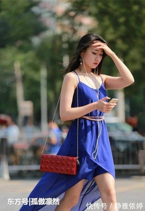 锁骨 小姐姐吊带裙大方秀出香肩锁骨,使得造型显得清爽又不失女人味