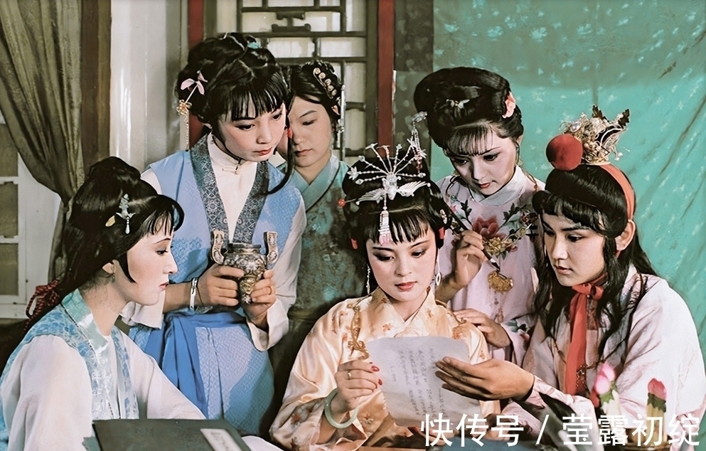 平儿&薛宝钗慷慨解囊,却被贾母连着吐槽三天,平儿背地里也嫌她穷大方