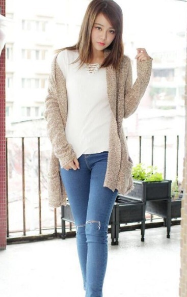 紧身牛仔裤充满了女人优雅气质,随意搭配就很时尚轻松穿出女神范