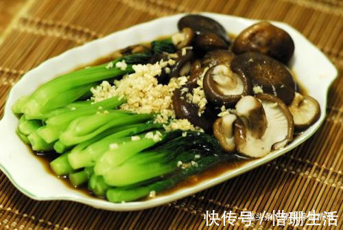 油菜|经常口干舌燥的人,可多吃以下此款菜,清热润喉,脂肪少了,减肥