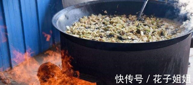 火锅|北方农村大锅菜，简单一切一扔，出锅香气四溢，两天不吃想得慌！