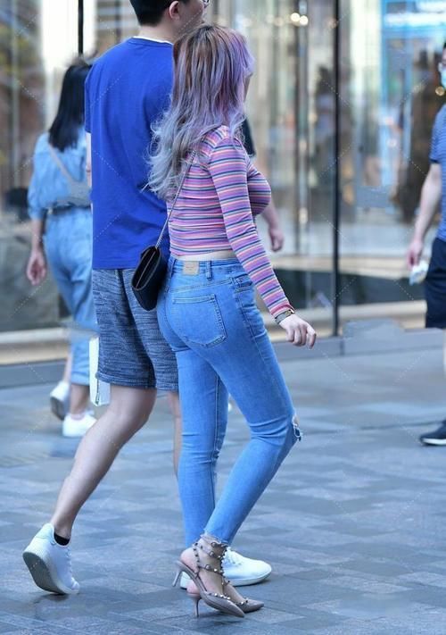 平跟 大方优雅的小黑裙,独特剪裁,加宽松裙摆更显高级质