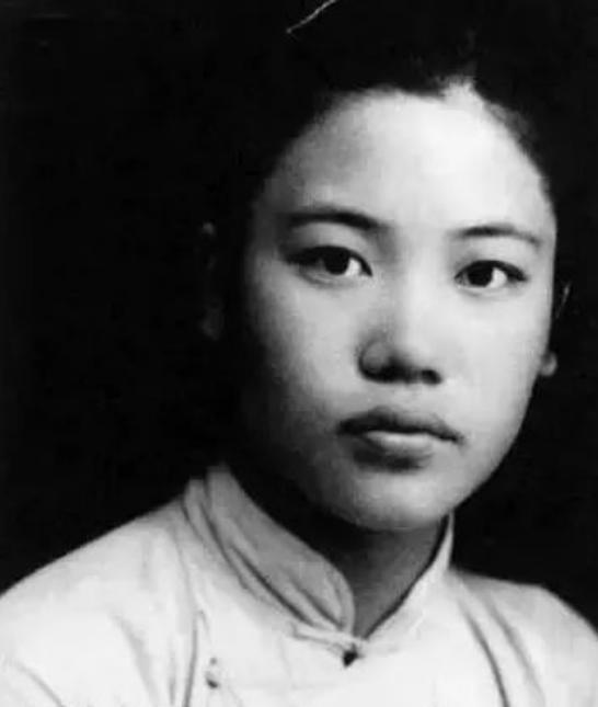 祖国|豫剧宗师常香玉:义演上百场,募集15亿,为祖国捐了一架战斗机