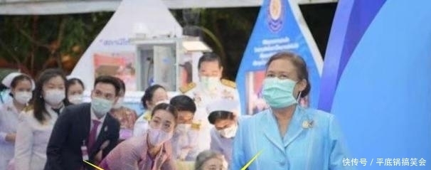 亮相|泰王原配妻子被贬后罕见亮相!瘫痪在轮椅,抓着女儿手寻安全感