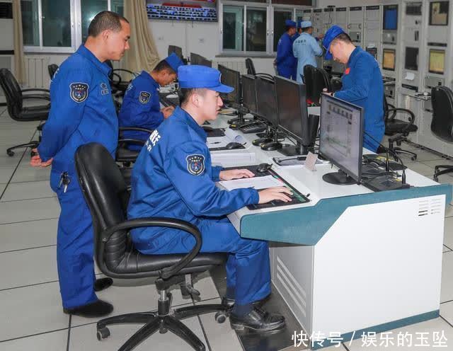 五一假期,他们在大漠“放牧”卫星