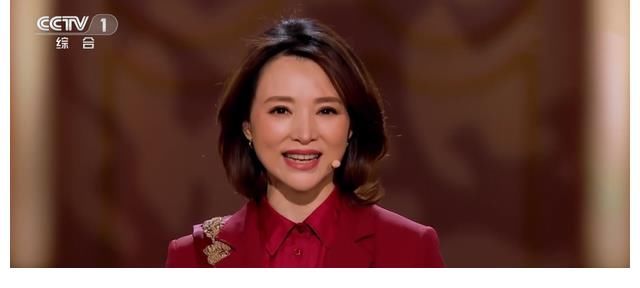 康輝首登《朗讀者》，講述主持背后的故事，身旁董卿控制不住眼淚