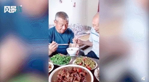 江西永新|过70岁生日95岁老父给夹红烧肉还摸摸脸，这就是幸福……