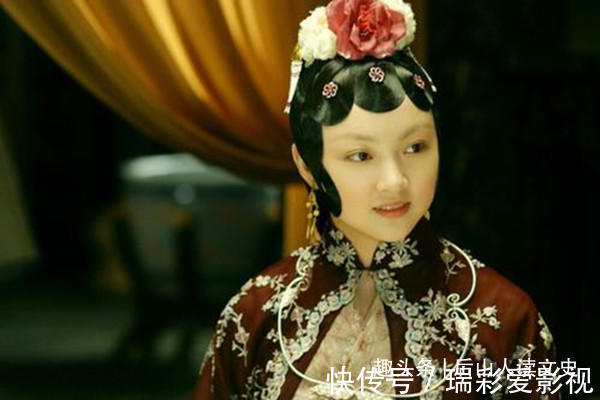 刘姥姥&林黛玉嘲笑刘姥姥是母蝗虫,只有一个贵族小姐默不作声,逃过一劫