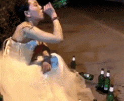 趣图|搞笑GIF趣图:姑娘是失恋了吗?你这样做不值得,好男人多的是!