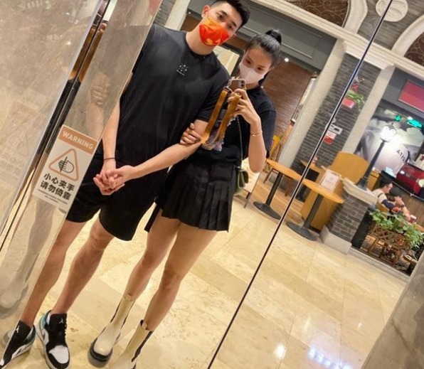 国家队|女排张常宁妈妈有多漂亮？肤白貌美，颜值惊艳，与女儿合影似姐妹