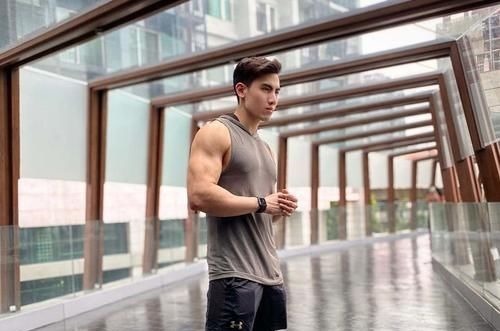 撩人|俊俏型男有一身漂亮肌肉,胸肌、腹肌、臂肌紧实,人鱼线性感撩人