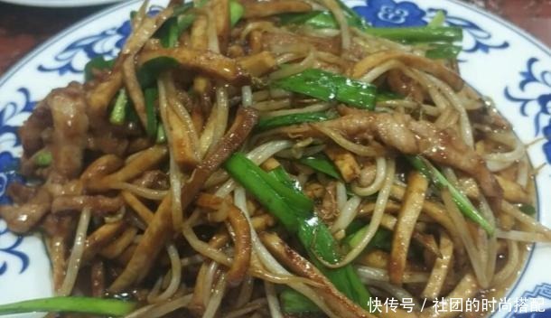 天津这家面馆,招牌菜是炖猪蹄,来吃饭的客人宁可不吃面也要点它
