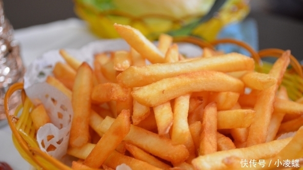 垃圾|4大垃圾食品,比泡面还没营养,网友:全吃过尴尬了