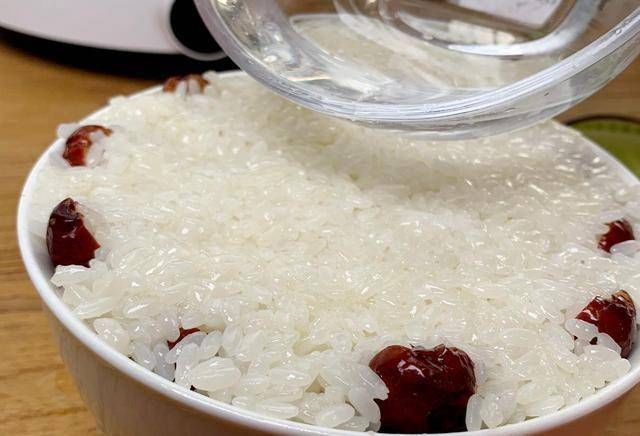 凉糕|糯米别再包粽子了,试试做糯米凉糕,软糯香甜,我家一周吃三次