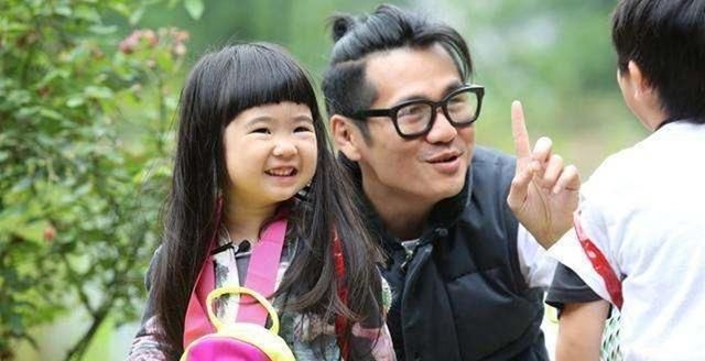 黄磊|有种逆袭叫曹格女儿,曾被吐槽像蜡笔小新,褪去婴儿肥后却很漂亮