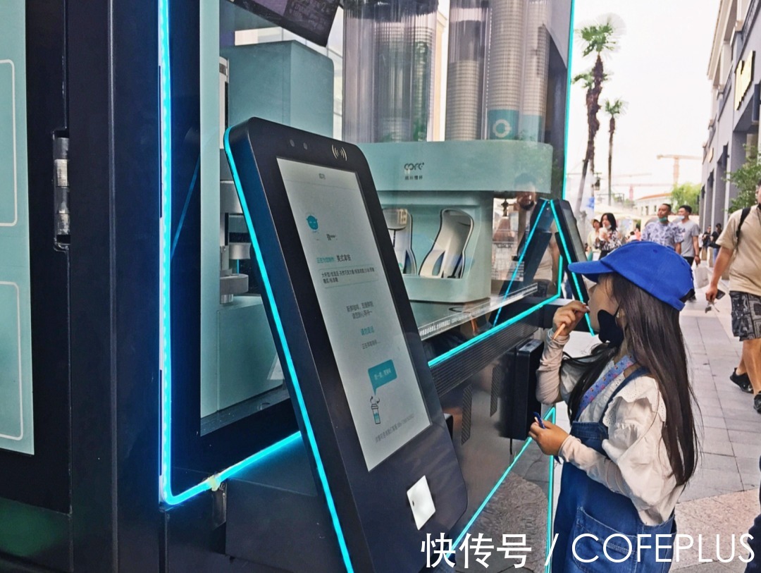 智能|智能机器人时代到来!COFE+机器人咖啡亭再临青浦百联奥特莱斯