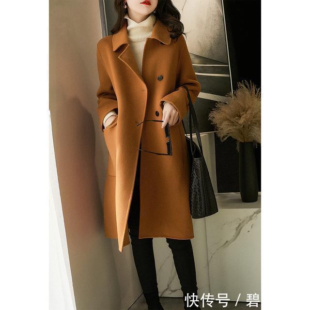 小个子穿大衣也是能时髦有个性的!秋冬这样搭,真的是很美很大气