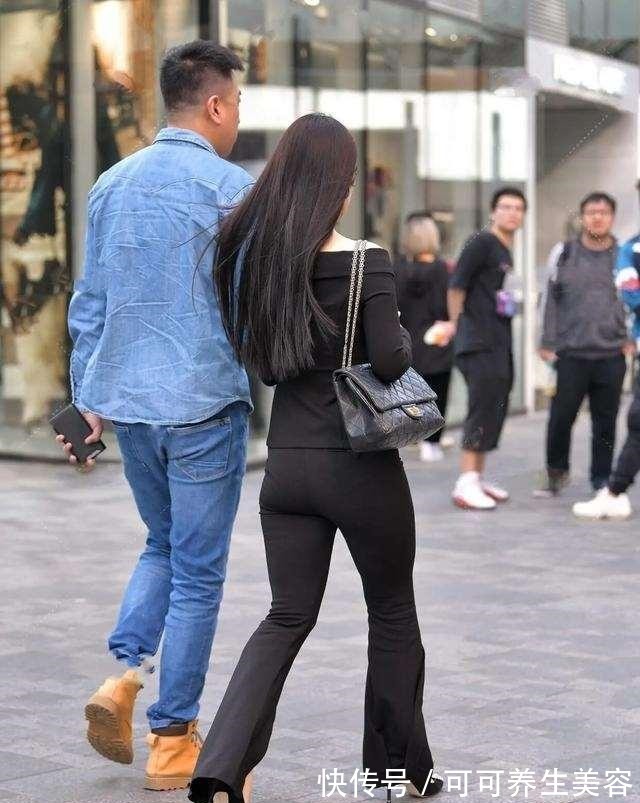 打底衫 黑色打底裤搭配性感上衣,偏甜美风,突出你的身材比例!