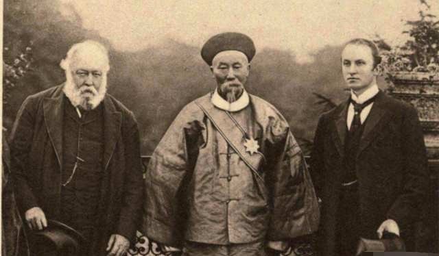 李鸿章|李鸿章墓被挖开，发现两块35斤重的金砖，专家看到后连连摇头