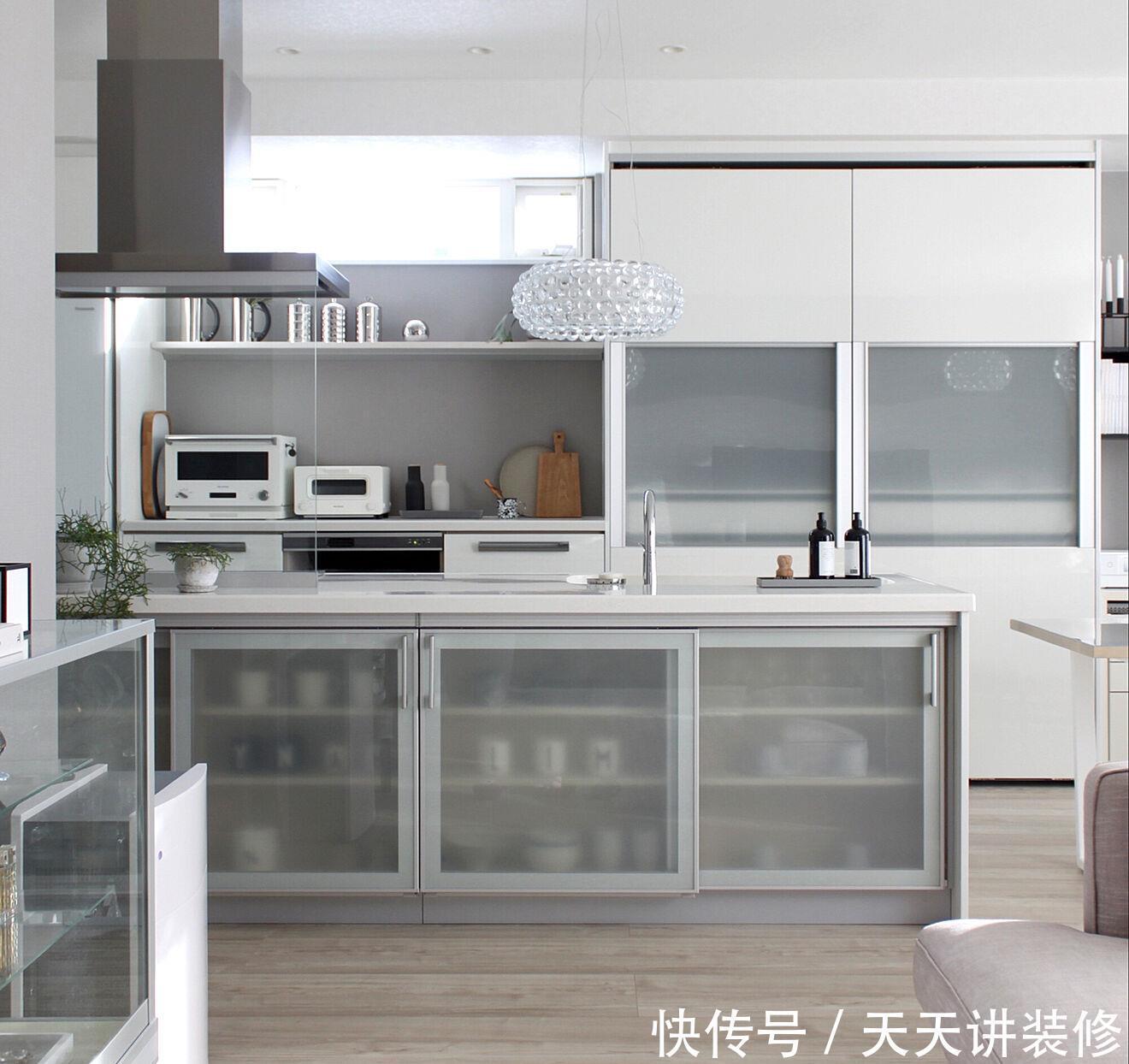 看完这个日本主妇的厨房收纳技巧，超级佩服，这也太整齐干净了