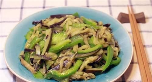 它是皱纹的“克星”，和辣椒炒，皮肤如剥壳鸡蛋，防止脂肪堆积