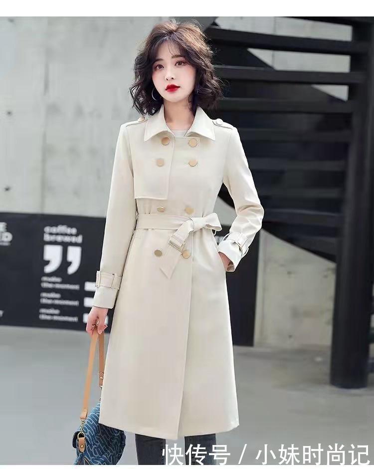 这才是2021年流行的穿搭,“风衣+连衣裙”优雅显气质,超美嫩