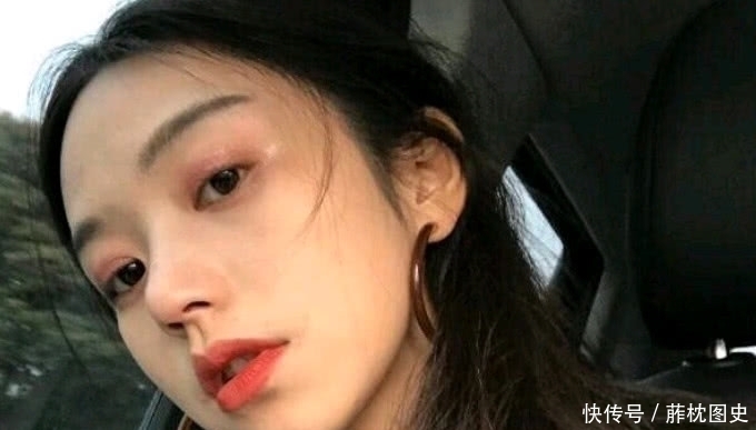 女生经常“爆痘”的3大原因,和吃辣没半点关系